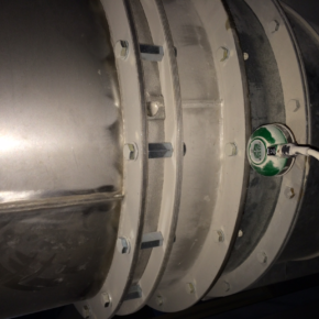 2010 gemonteerd op uitgaande stroom ventilator